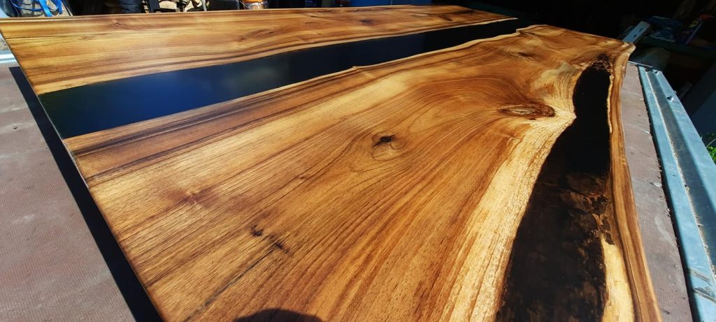 Schwarznuss Rivertable