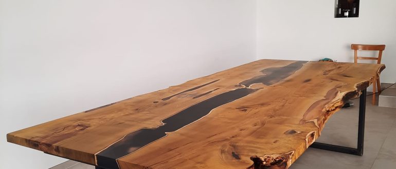Robinientisch mit 300×120 cm