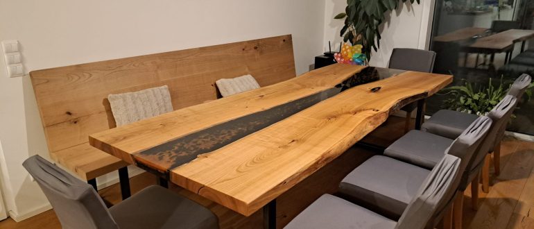 Tisch mit Sitzbank